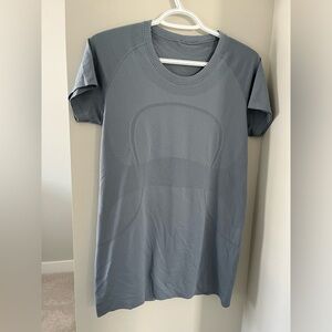 Lululemon Short Sleeve Hip Length - Size 10